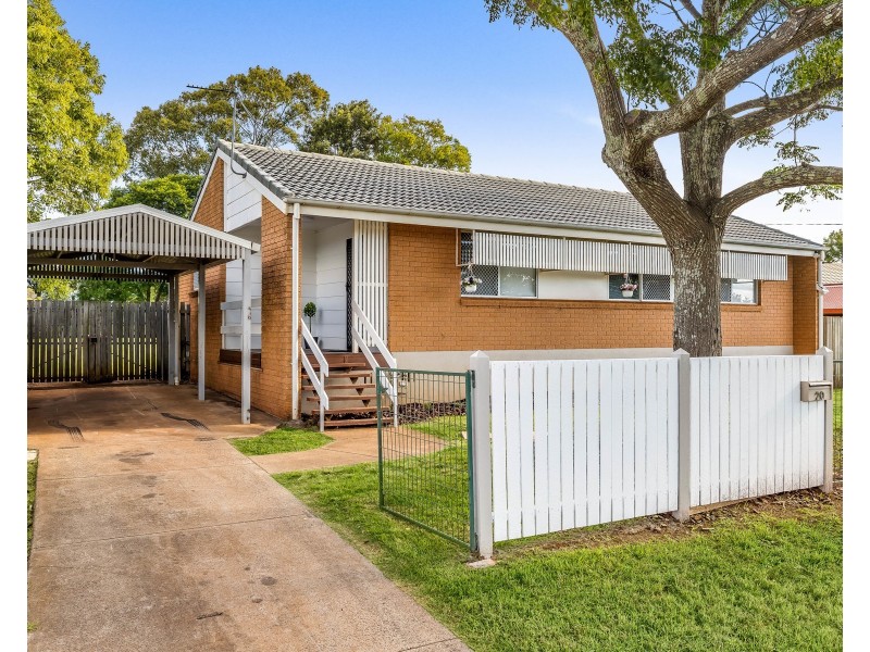 20 Charter Crescent, Rockville QLD 4350