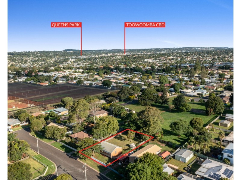 20 Charter Crescent, Rockville QLD 4350