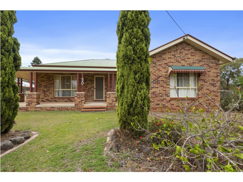 30 Mocatta Street, Goombungee QLD 4354