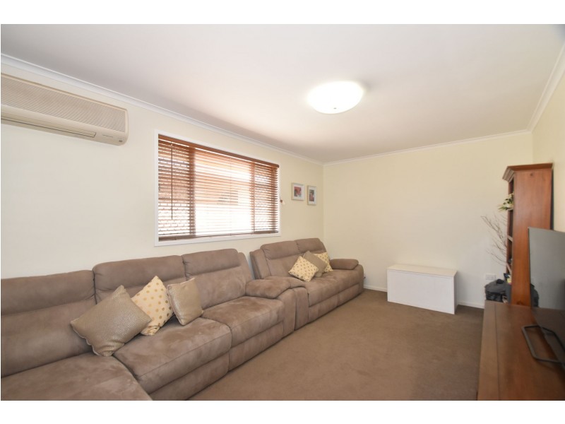 5 Sampson Street, Wilsonton QLD 4350