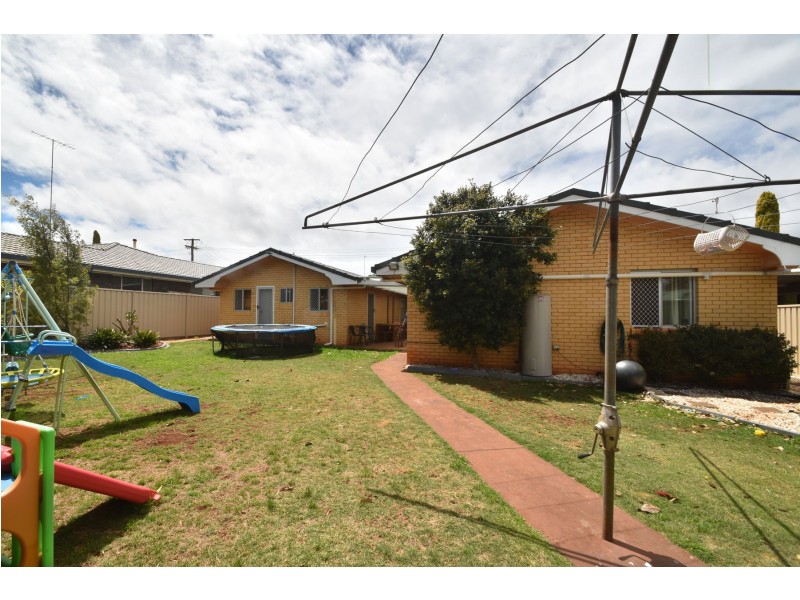 5 Sampson Street, Wilsonton QLD 4350
