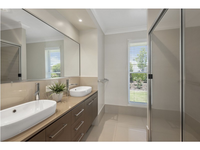 19 Stedman Street, Middle Ridge QLD 4350