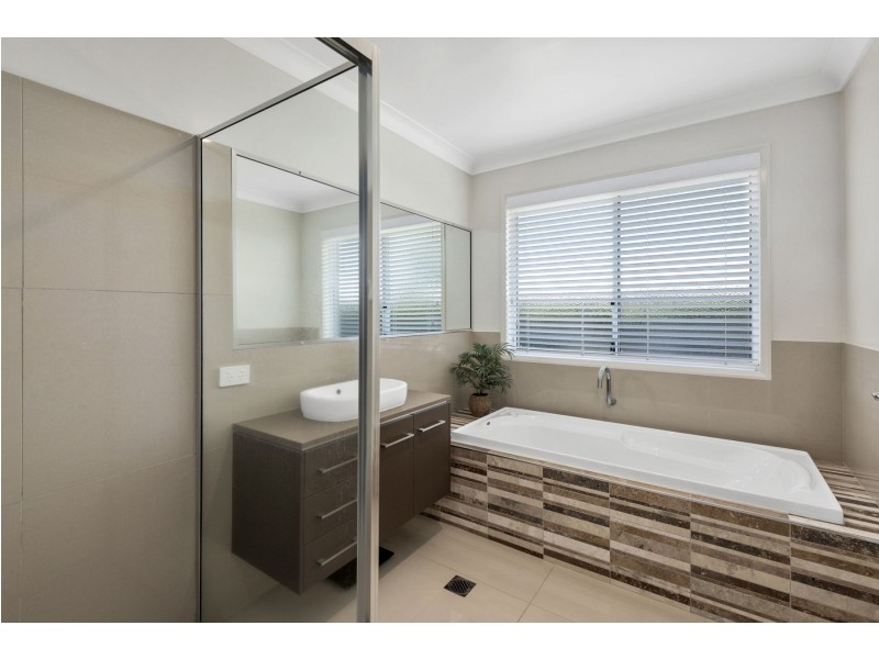 19 Stedman Street, Middle Ridge QLD 4350
