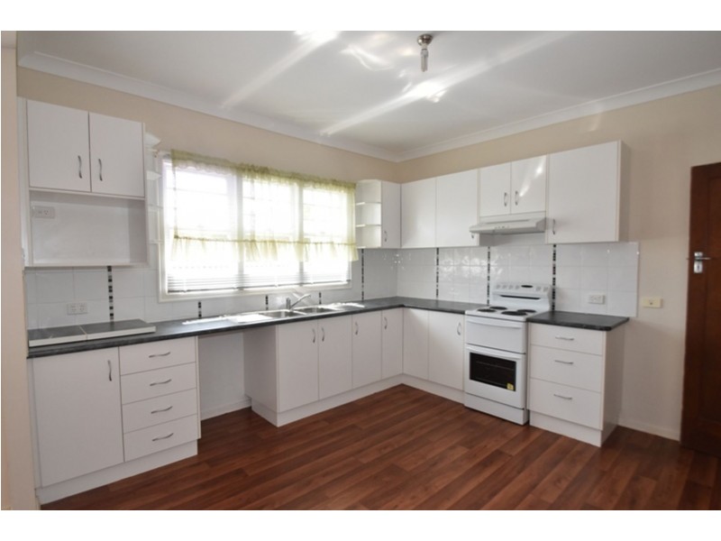 35 Gladstone Street, Newtown QLD 4350