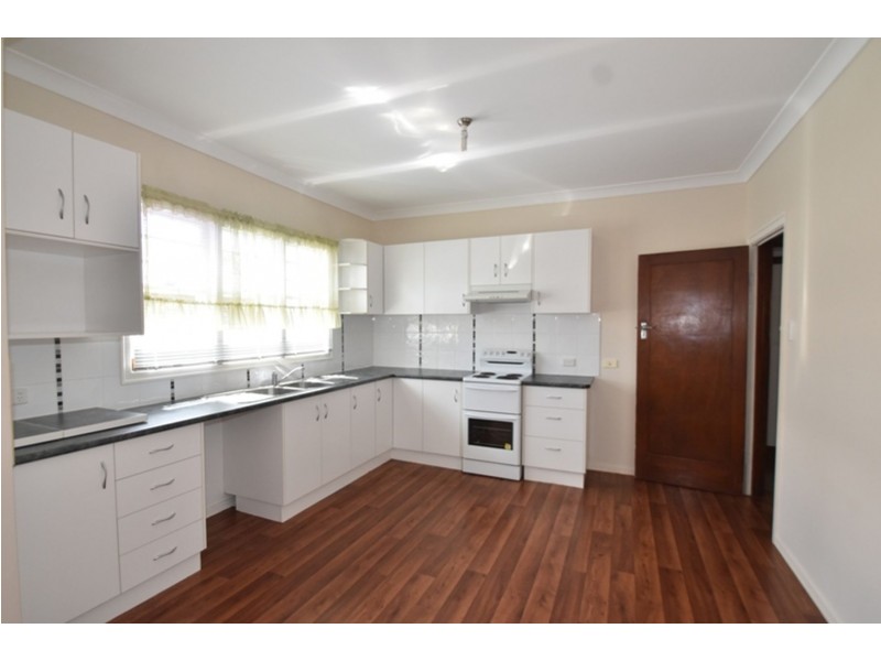 35 Gladstone Street, Newtown QLD 4350