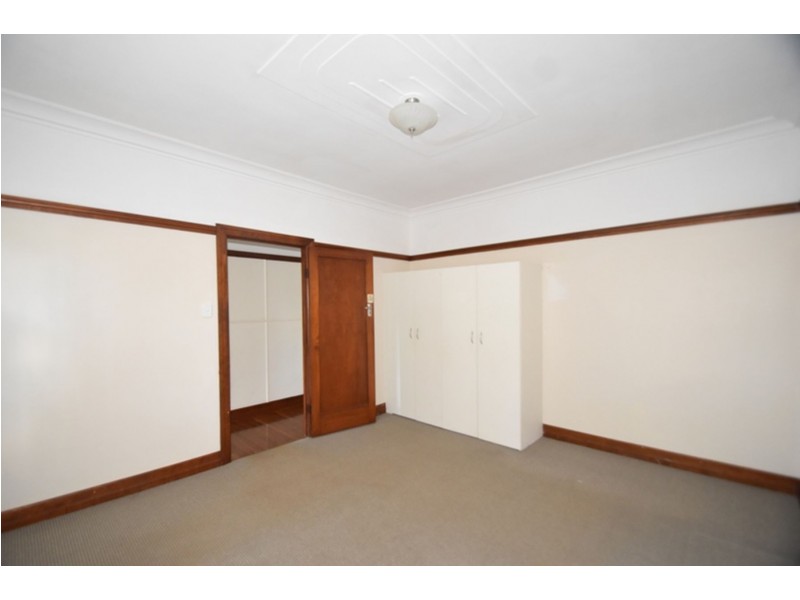 35 Gladstone Street, Newtown QLD 4350