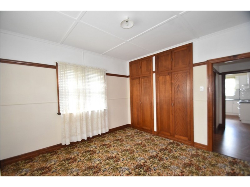 35 Gladstone Street, Newtown QLD 4350