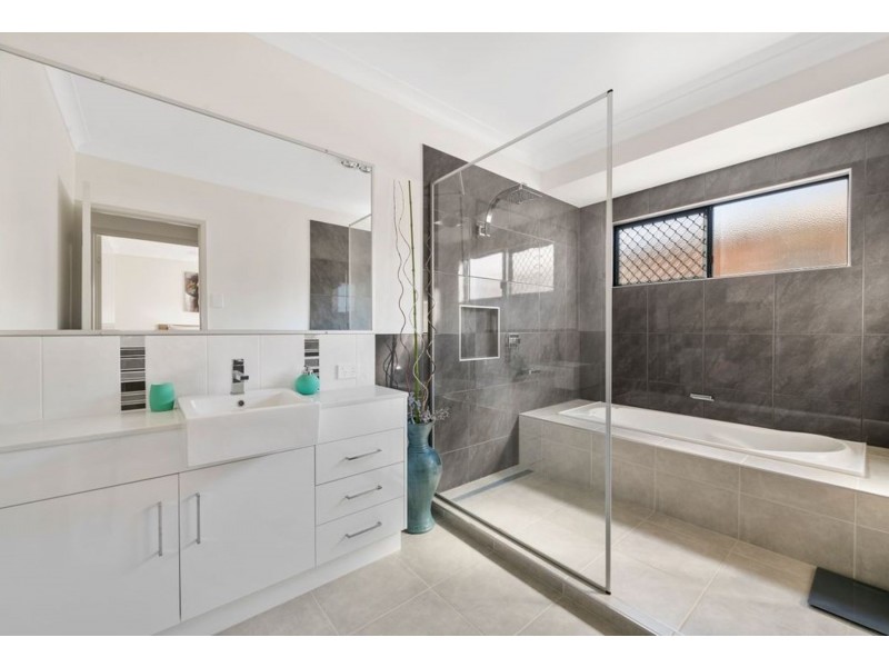 9 Schloss Court, Westbrook QLD 4350