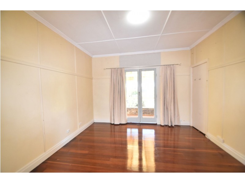 3 New Street, Mount Lofty QLD 4350
