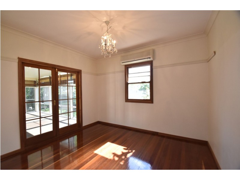 3 New Street, Mount Lofty QLD 4350