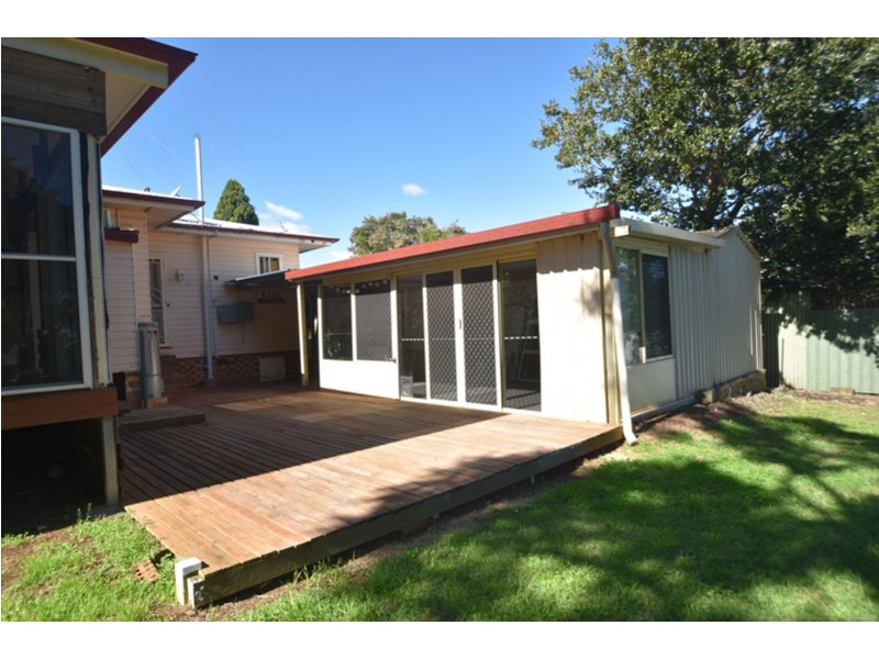 3 New Street, Mount Lofty QLD 4350