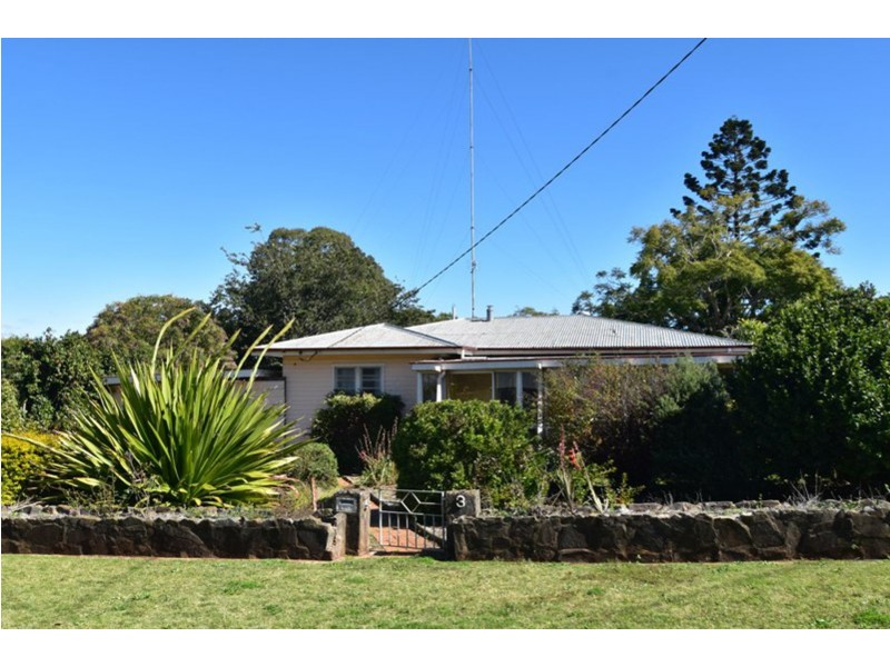 3 New Street, Mount Lofty QLD 4350