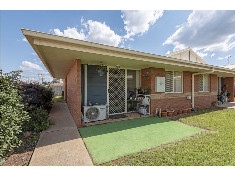 17/306-310 James Street, Harristown QLD 4350