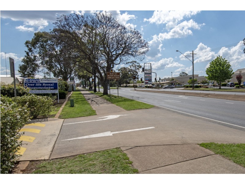 17/306-310 James Street, Harristown QLD 4350