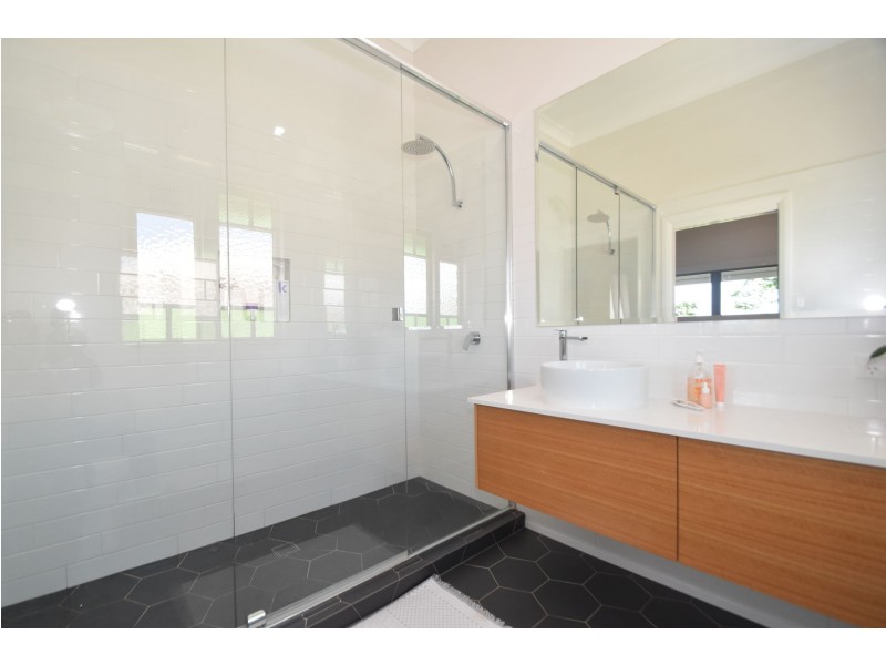 15 Venture Street, North Toowoomba QLD 4350