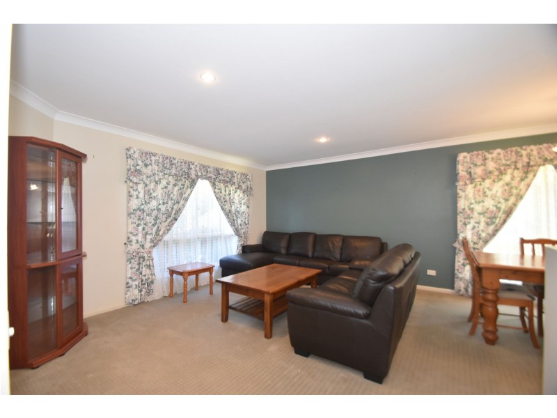 1 Mirage Court, Wilsonton QLD 4350