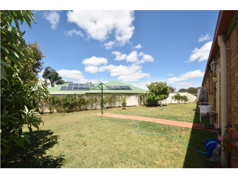1 Mirage Court, Wilsonton QLD 4350