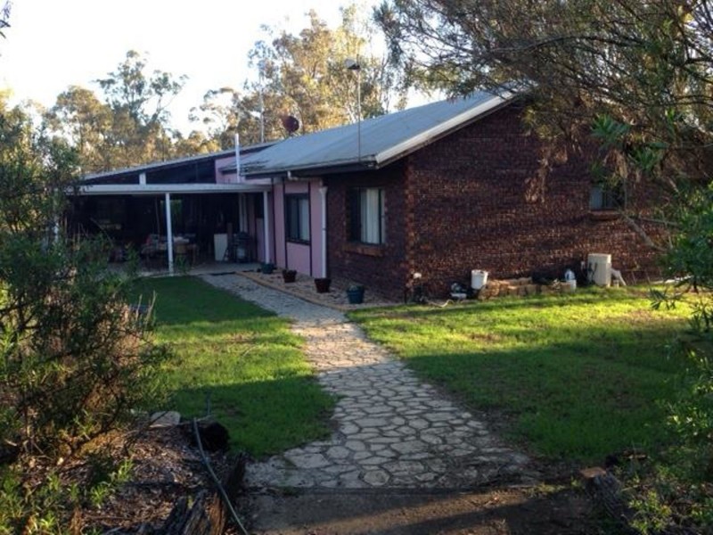 3 Guy Road, Douglas QLD 4354