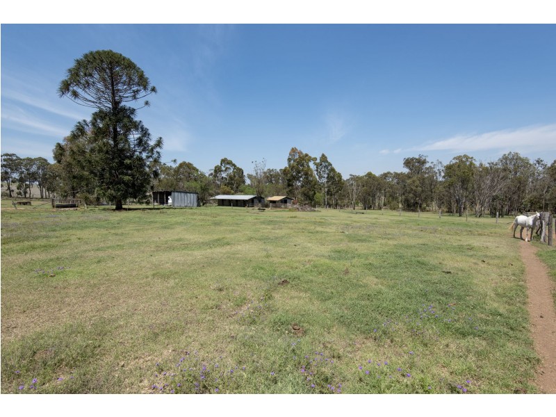 3 Guy Road, Douglas QLD 4354