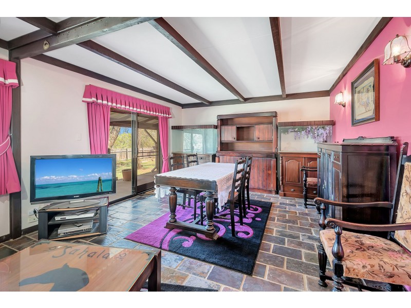 3 Guy Road, Douglas QLD 4354