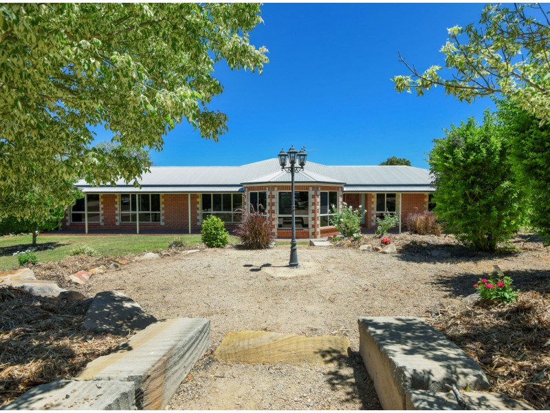 9 Carolann Street, Glenvale QLD 4350