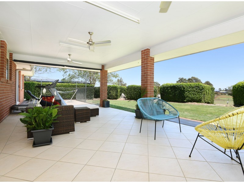 9 Carolann Street, Glenvale QLD 4350