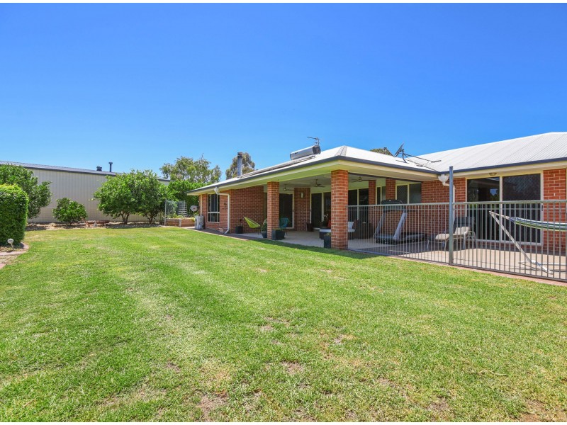 9 Carolann Street, Glenvale QLD 4350