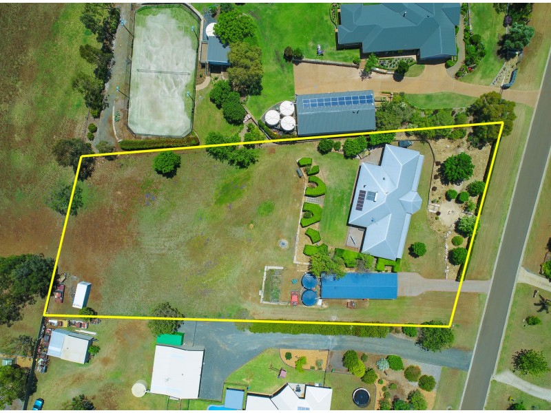9 Carolann Street, Glenvale QLD 4350