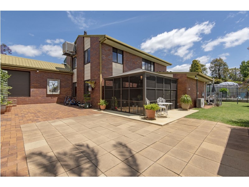 4 Shiraz Court, Wilsonton Heights QLD 4350