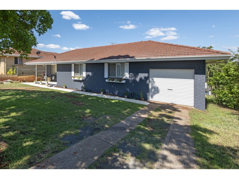 246 West Street, Kearneys Spring QLD 4350
