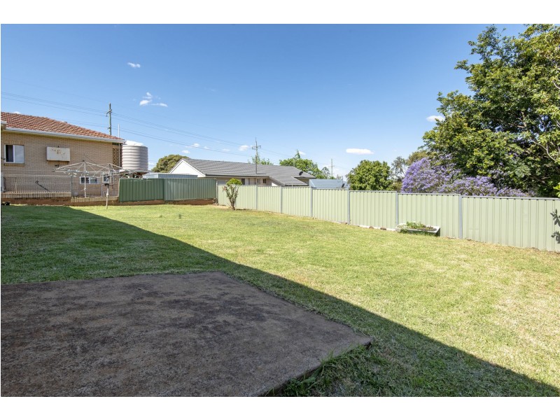 246 West Street, Kearneys Spring QLD 4350
