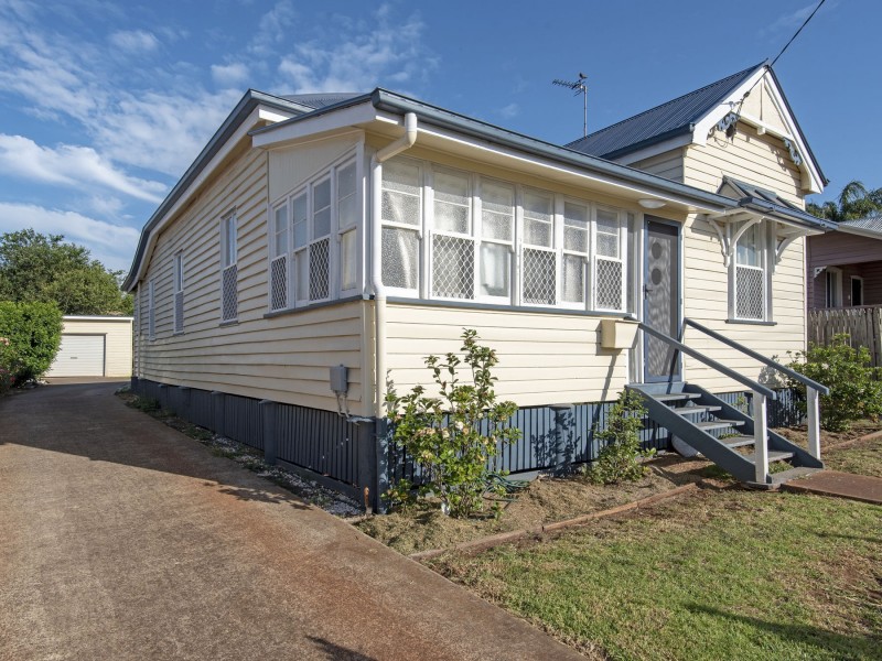 4 Peardon Street, South Toowoomba QLD 4350