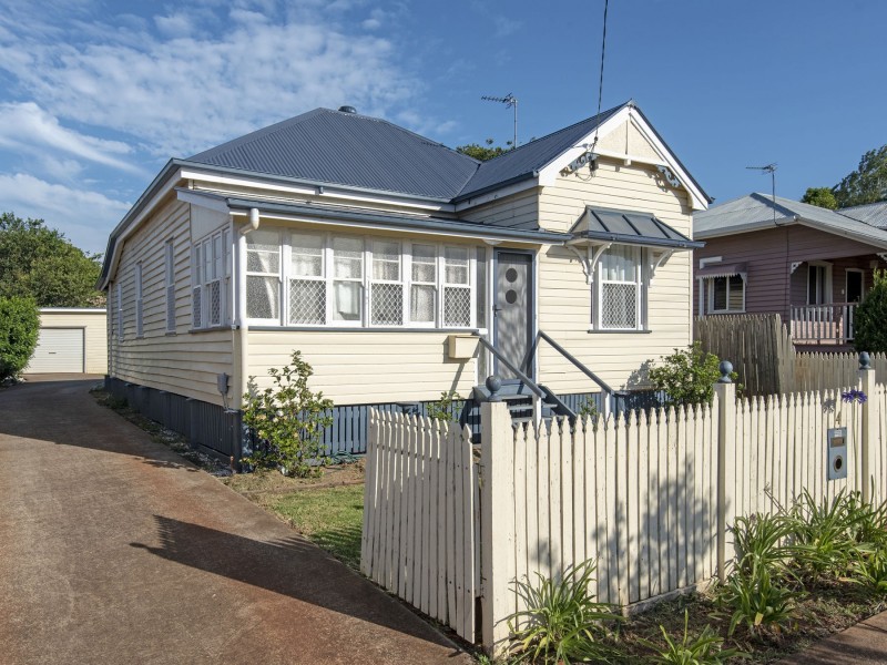 4 Peardon Street, South Toowoomba QLD 4350