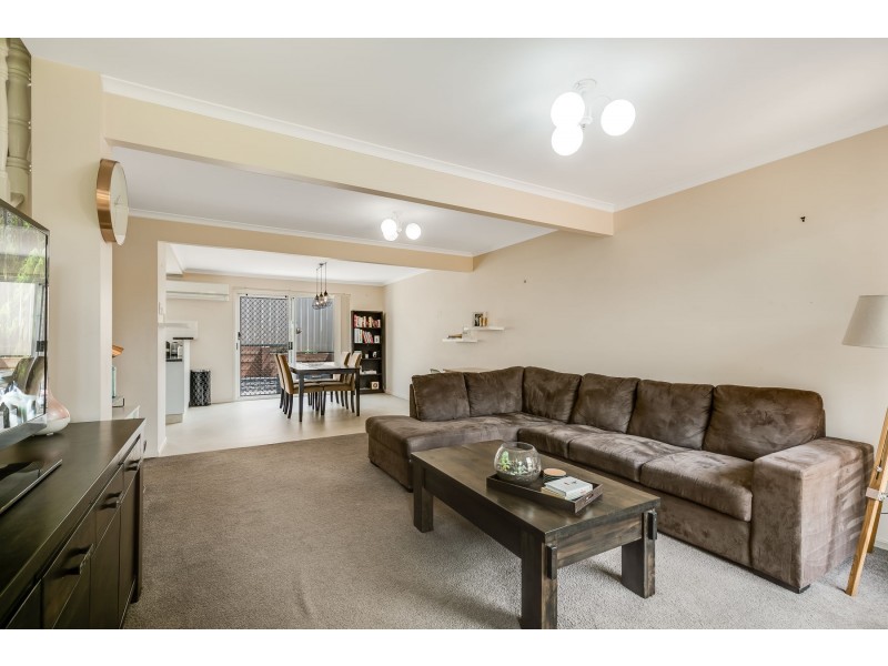 2/19A Gladstone Street, Newtown QLD 4350