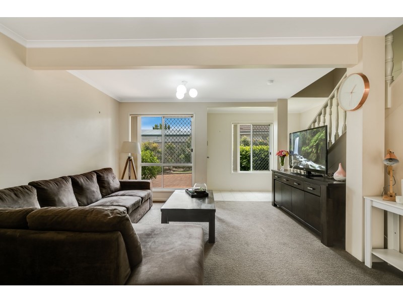 2/19A Gladstone Street, Newtown QLD 4350