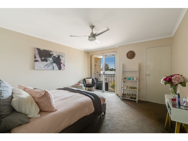 2/19A Gladstone Street, Newtown QLD 4350