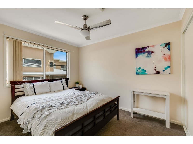 2/19A Gladstone Street, Newtown QLD 4350