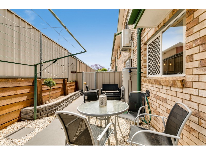 2/19A Gladstone Street, Newtown QLD 4350