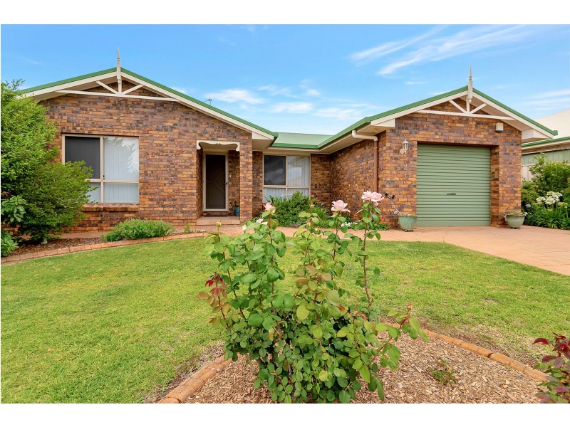 9 Bernborough Court, Glenvale QLD 4350