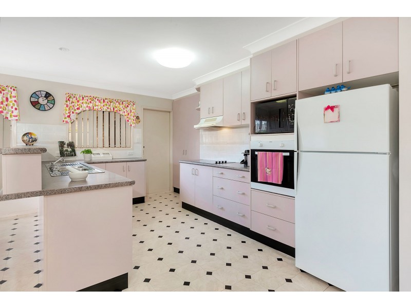 9 Bernborough Court, Glenvale QLD 4350