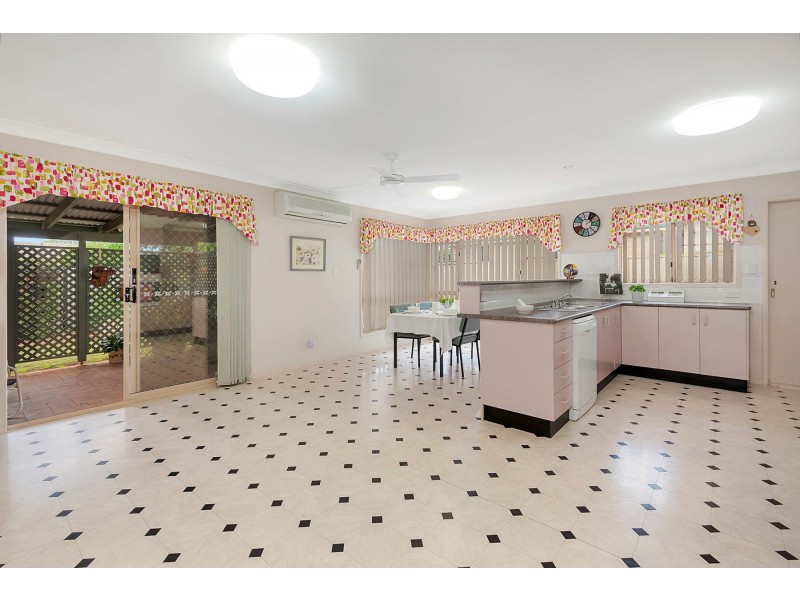 9 Bernborough Court, Glenvale QLD 4350