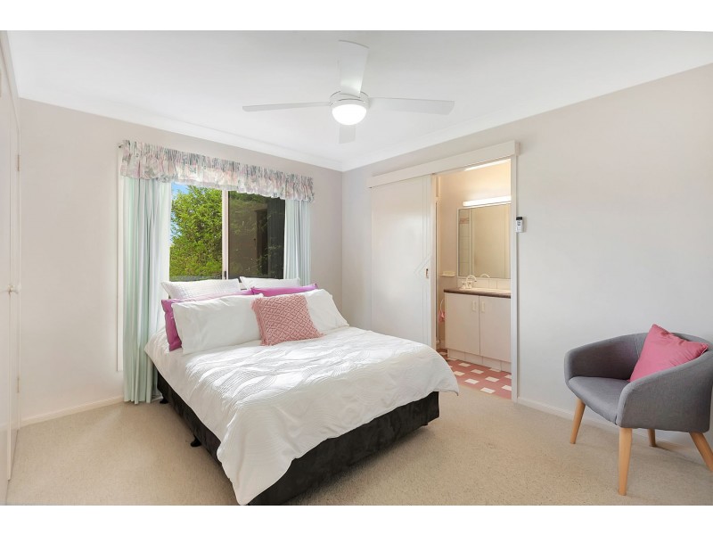 9 Bernborough Court, Glenvale QLD 4350