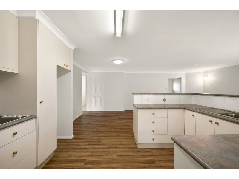 2 Granada Drive, Highfields QLD 4352