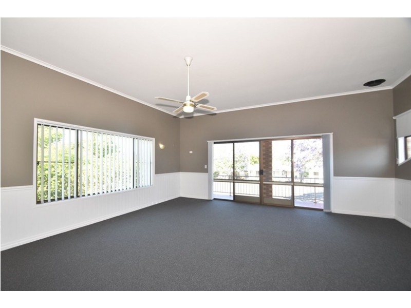 824 Ruthven Street, Kearneys Spring QLD 4350