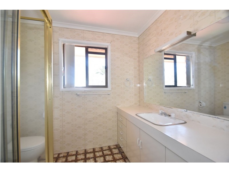 824 Ruthven Street, Kearneys Spring QLD 4350