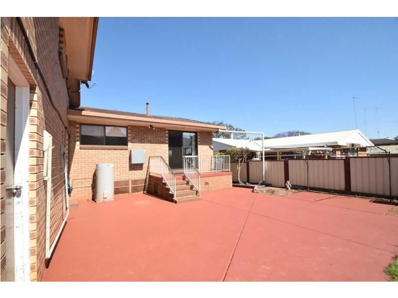 824 Ruthven Street, Kearneys Spring QLD 4350