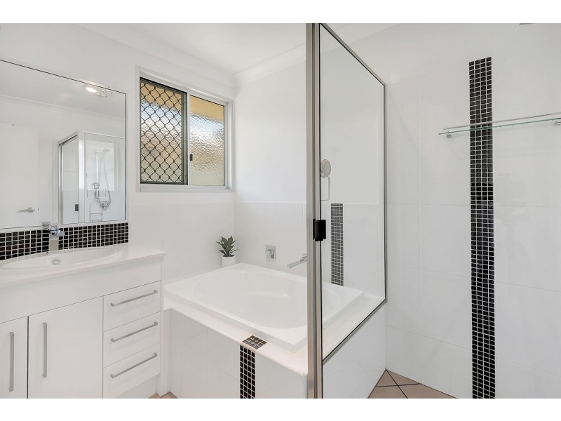 1 Honeyeater Drive, Highfields QLD 4352