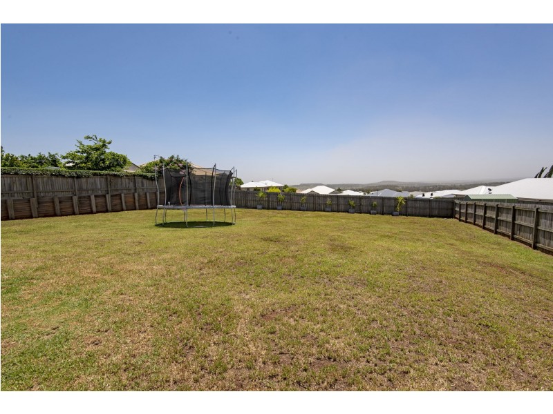 1 Honeyeater Drive, Highfields QLD 4352