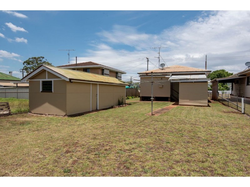 1A Gatfield Street, Newtown QLD 4350