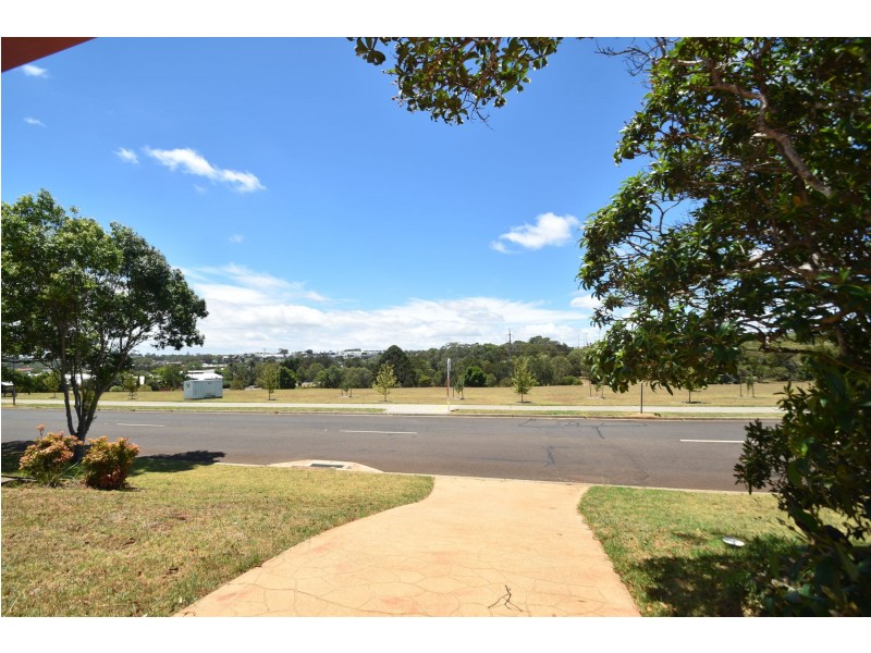 2 Danica Court, Kearneys Spring QLD 4350